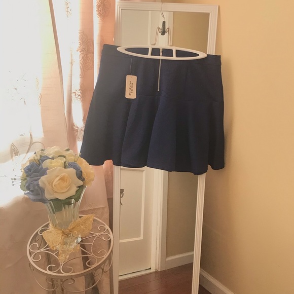 NWT Forever 21 Navy Textured Skater Skirt Size L - Picture 3 of 8